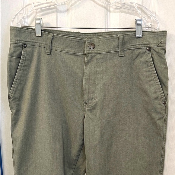 Columbia Men’s Olive Green Chinos Size 36 - Picture 3 of 7
